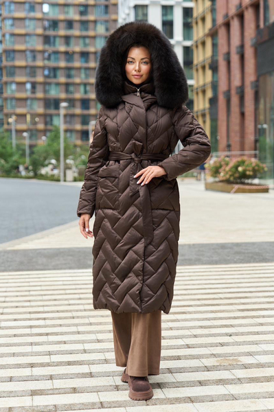 Длинный приталенный пуховик Vivilona с поясом и мехом