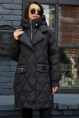 Пуховое пальто черного цвета с магнитными кнопками